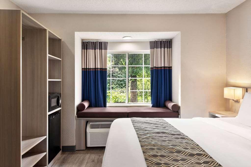 Microtel Inn & Suites By Wyndham Florence/Cincinnati Airpo Room photo